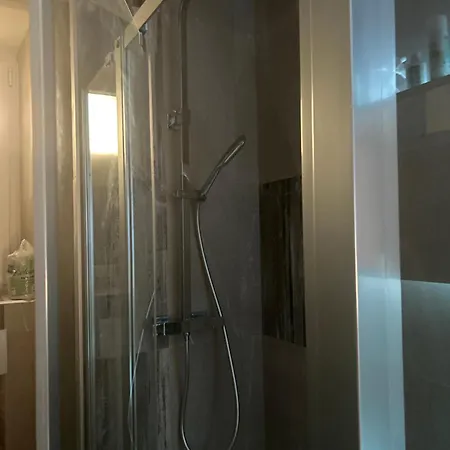 Entire Raphael קאן